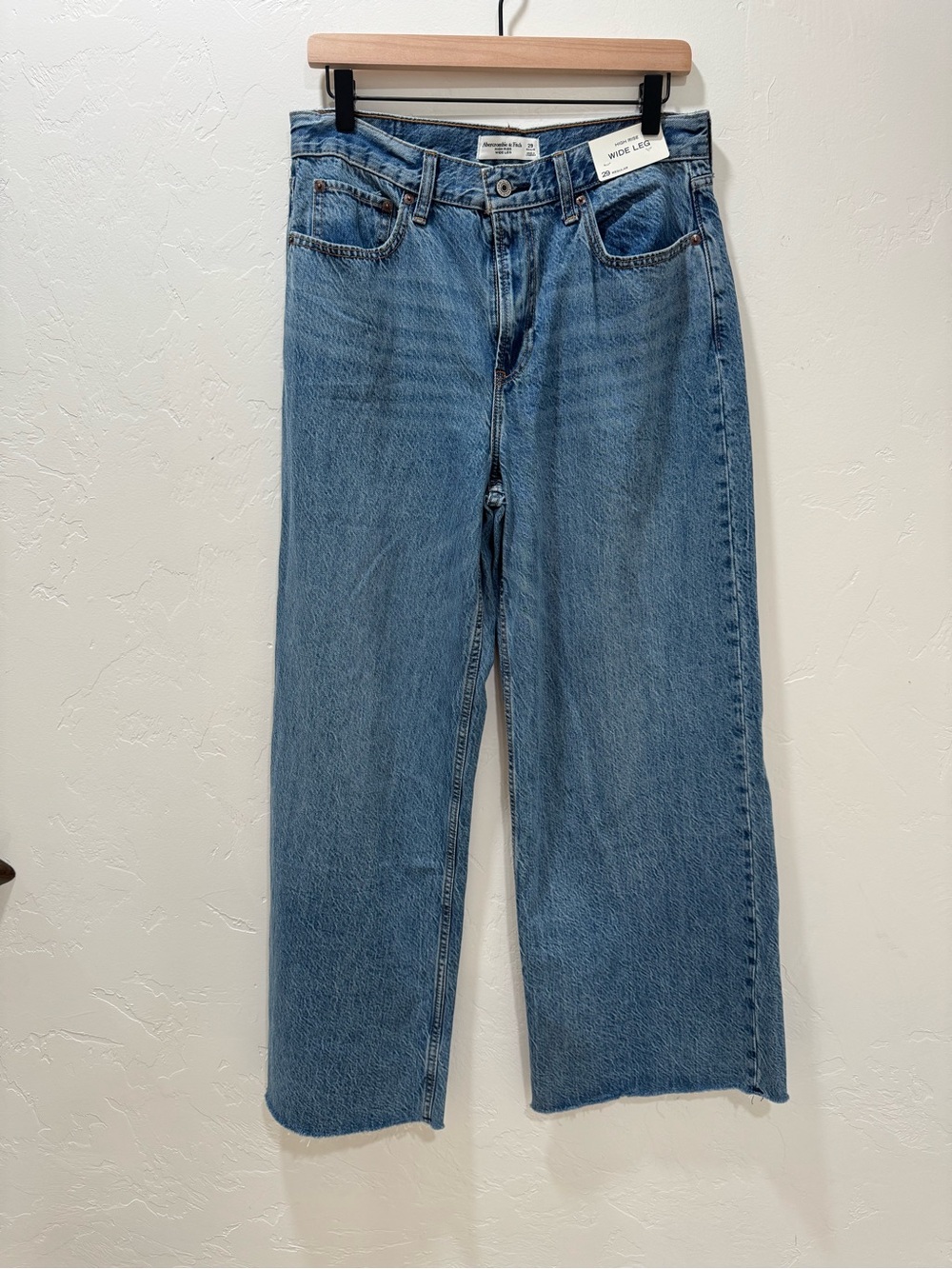 NWT Abercrombie & Fitch High Rise Wide Leg Jean Lightweight Drapey Rigid Raw Hem - Picture 7 of 16